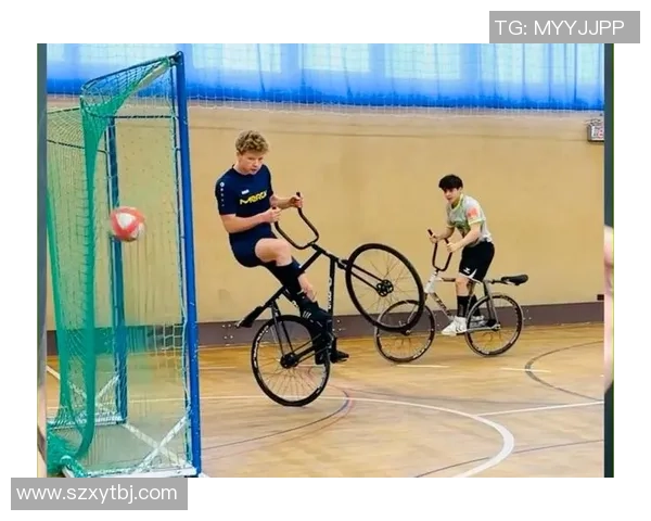 足球明星骑单车趣味合集视频展现运动员另一面风采与乐趣